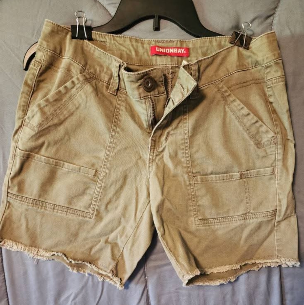UNIONBAY Tan Cargo Shorts Relaxed Fit